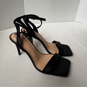 Vince Camuto women’s Black Saprenda 2 Sandal Sz 9M >